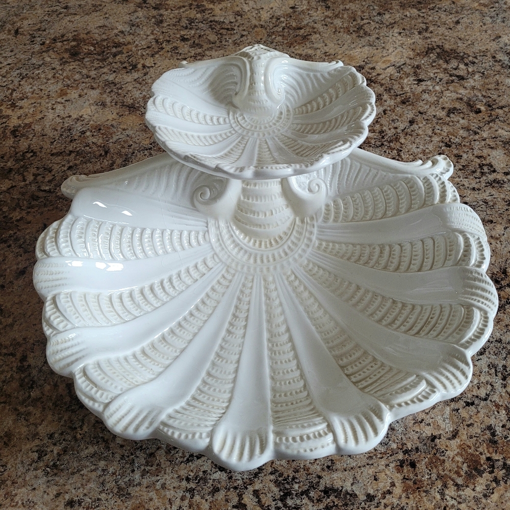 Lenox BUTLER'S PANTRY 2-Tier Embossed Seashell Design Server